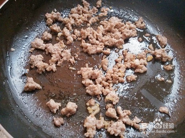 怎样用不粘锅炒锅做好吃的肉末茄子