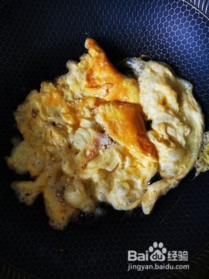 如何做火腿肠青椒炒鸡蛋？