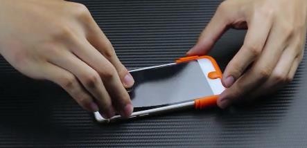 手机贴膜的正确方法