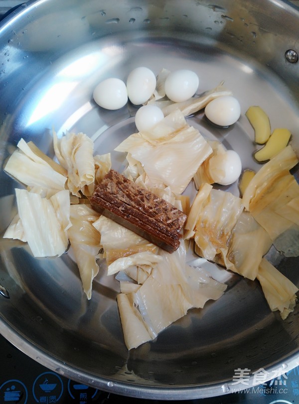 鹌鹑蛋腐竹糖水