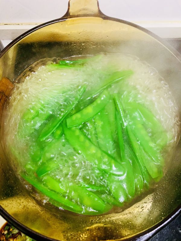 脆爽荷兰豆炒腊肠