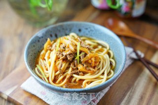 榨菜牛肉胡萝卜面