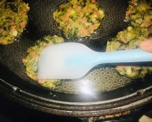 健康养生佳品香椿鸡蛋火腿煎饼的做法