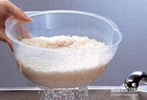 淘米水洗脸的方法作用分析