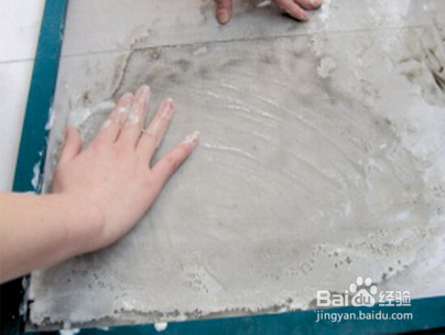 清洗厨房纱窗的步骤