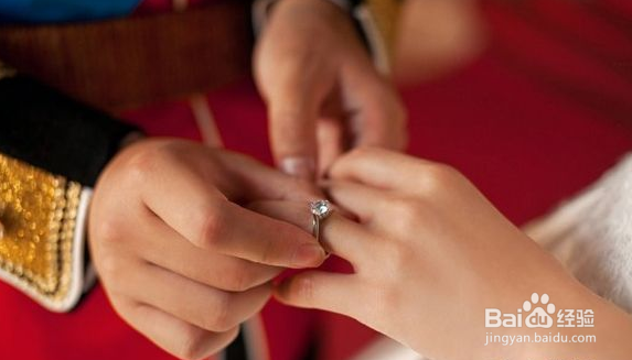 创意的交换结婚戒指