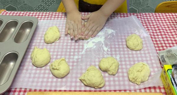 毛毛虫面包肉松火腿面包