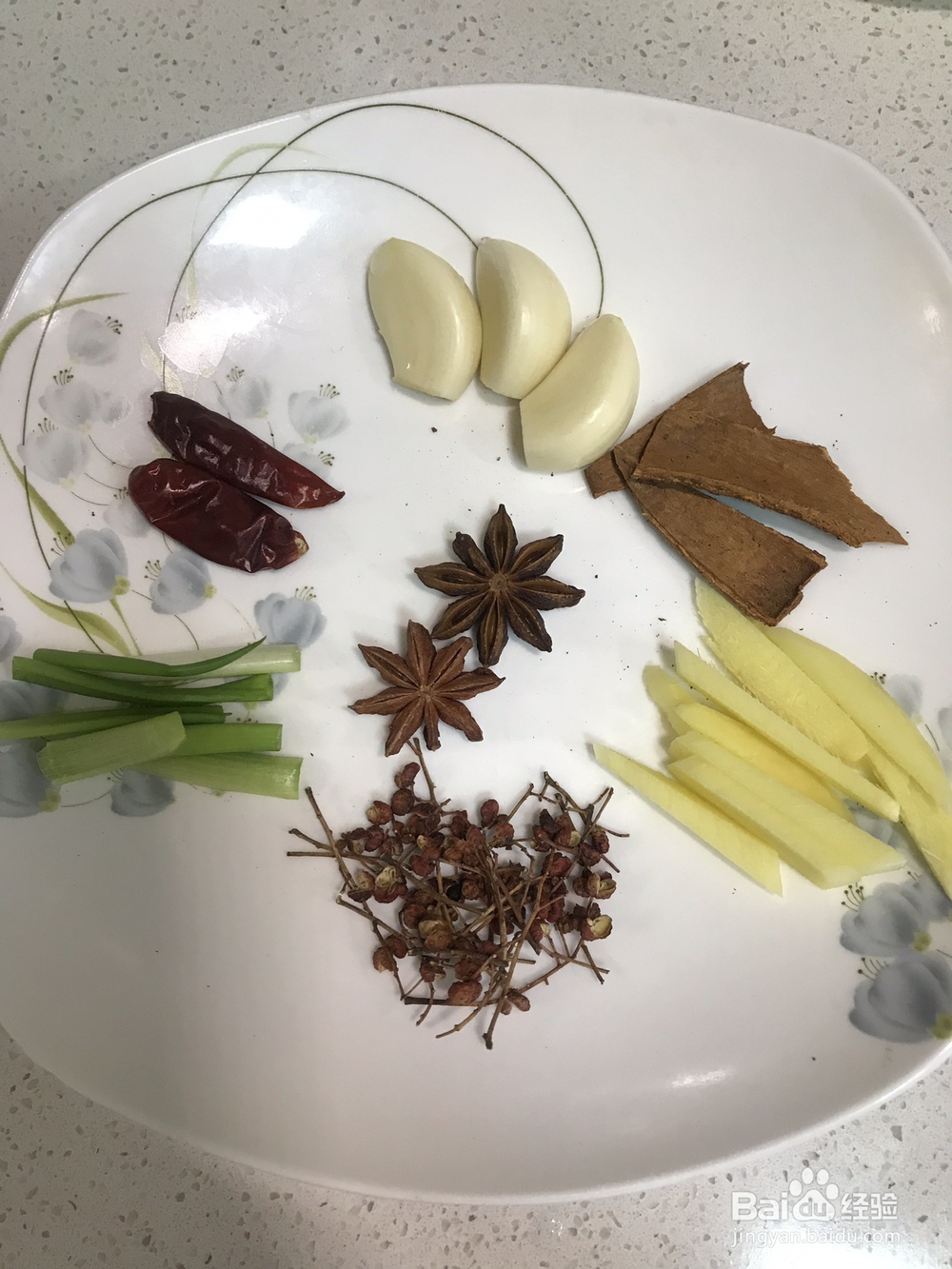 妈妈教我做的油卤鸡爪鹌鹑蛋