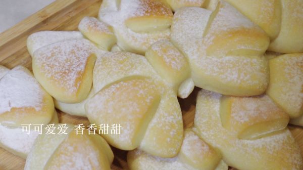 奶香蝴蝶结面包