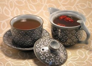 五一出游防过敏 三种药茶来对抗