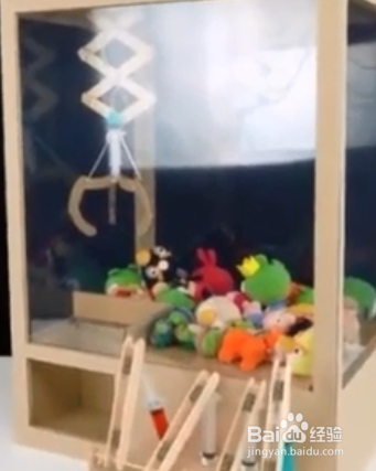 如何如何用纸板和注射器来做抓娃娃机