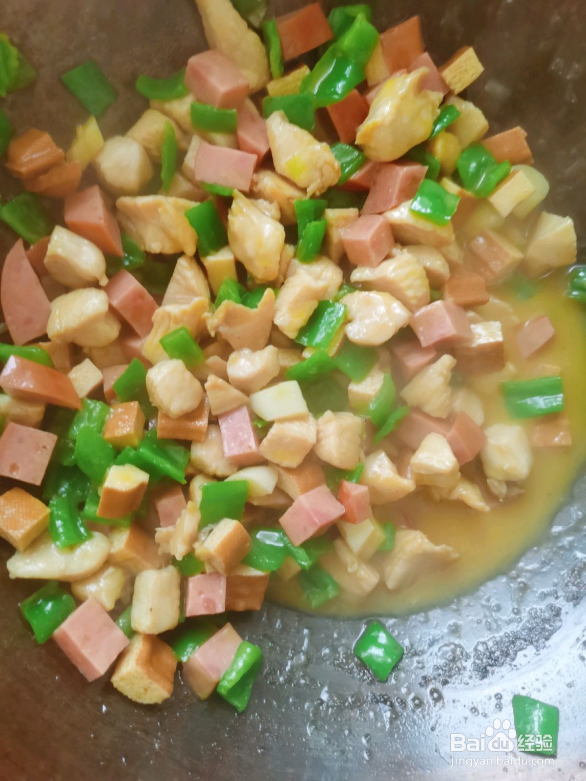 香干火腿炒鸡丁的做法
