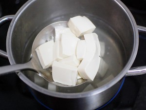 麻辣鸳鸯豆腐煲的做法