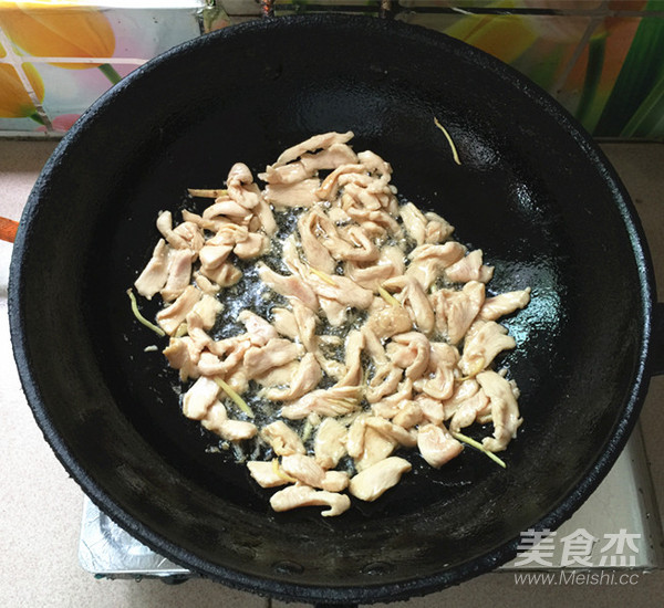 蒜苔炒鸡胸肉