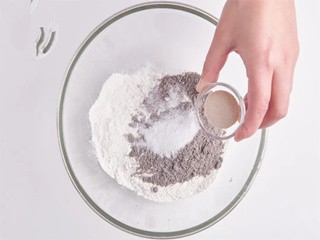 黑米芝麻花卷怎么做