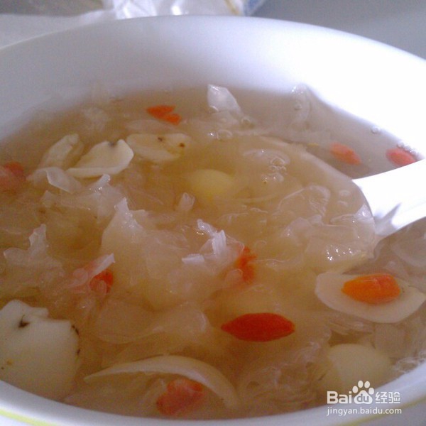 夏天降暑必备--银耳莲子百合糖水