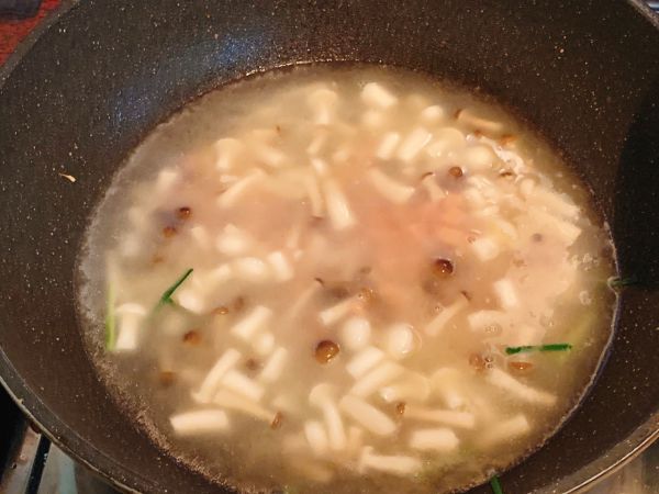 鸡蛋菌菇豆腐汤