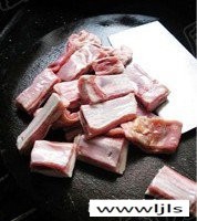 手抓羊羔排的做法