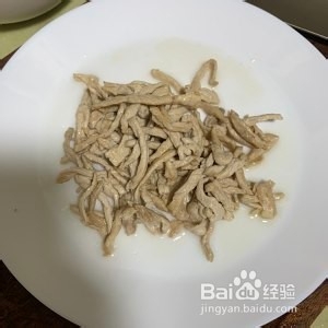 养生食补茭白炒肉丝的做法
