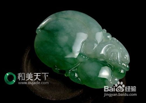 玻璃种翡翠飘花挂件彰显富贵大气之美