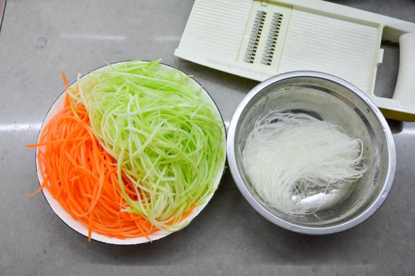 凉拌芹菜豆芽粉丝