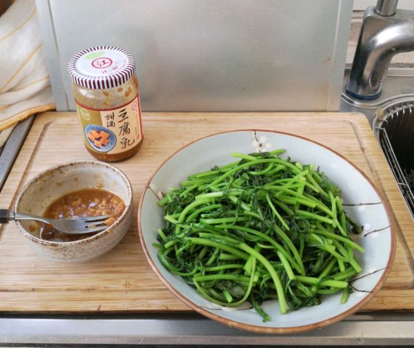 香辣豆乳拌茼蒿