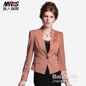 职场穿衣搭配技巧：[1]百变小西装