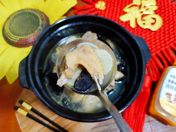 冬笋木耳炖鸡汤