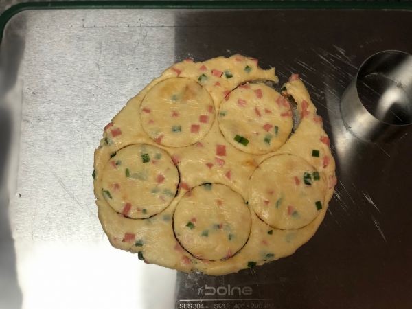 香葱肉松火腿司康