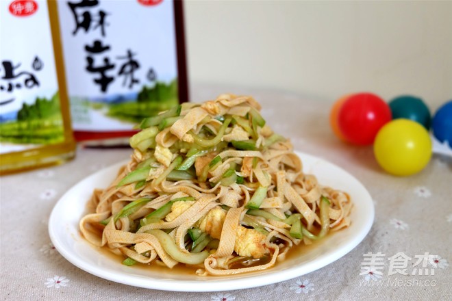 黄瓜鸡蛋拌豆腐丝