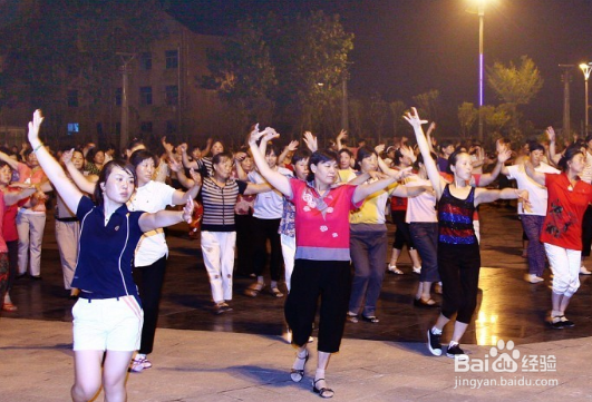 老年人适合什么样的体育锻炼？