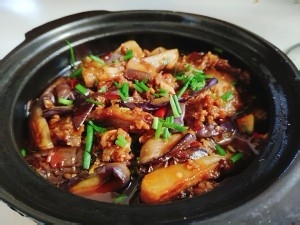 营养美食制作肉末茄子煲