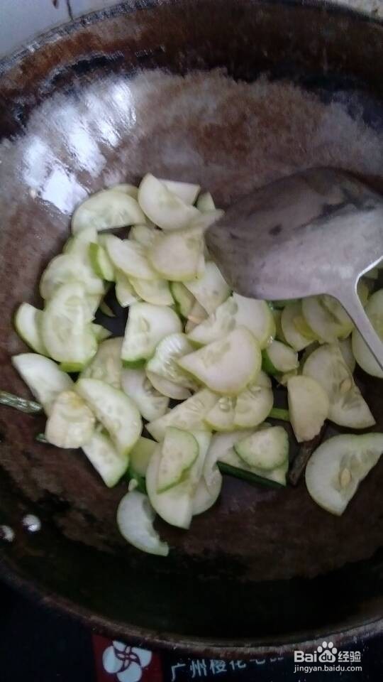 补钙的健康素菜—虾皮炒黄瓜