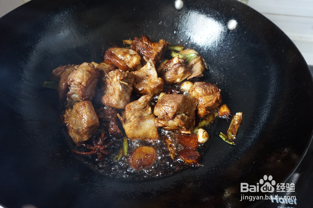 土豆烧排骨的做法