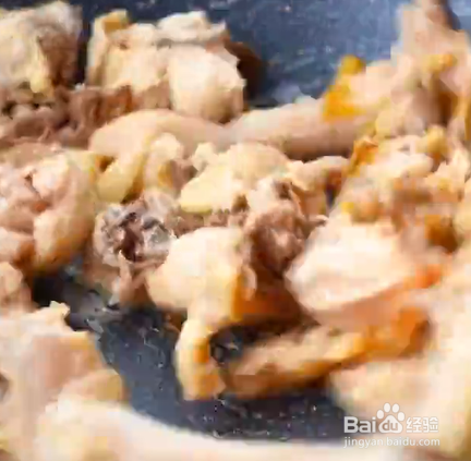 如何制作香菇焖鸡？