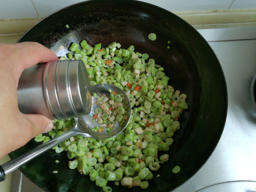 教你做豆角鲍菇拌面,美味极了