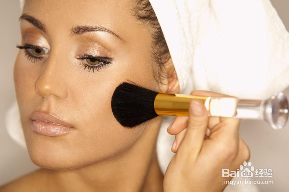 眼睛变大的化妆方法