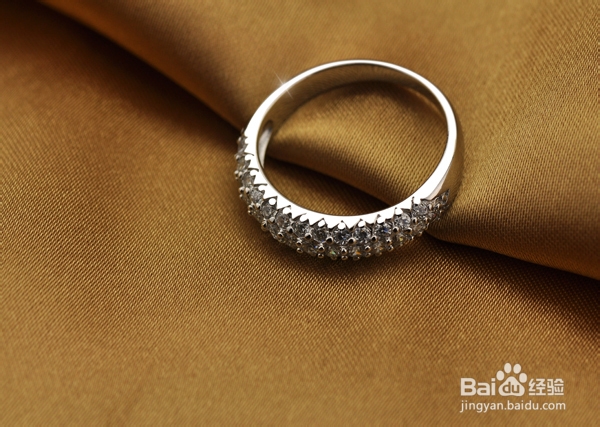 如何快速去除指甲油