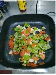 青椒胡萝卜炒杏蘑菇真好吃