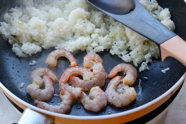 西蓝花虾仁炒饭