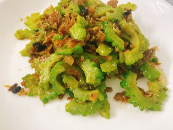 豆豉鲮鱼炒苦瓜