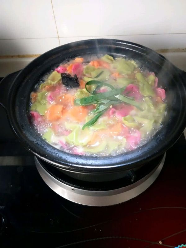 鸡汤三色蝴蝶面