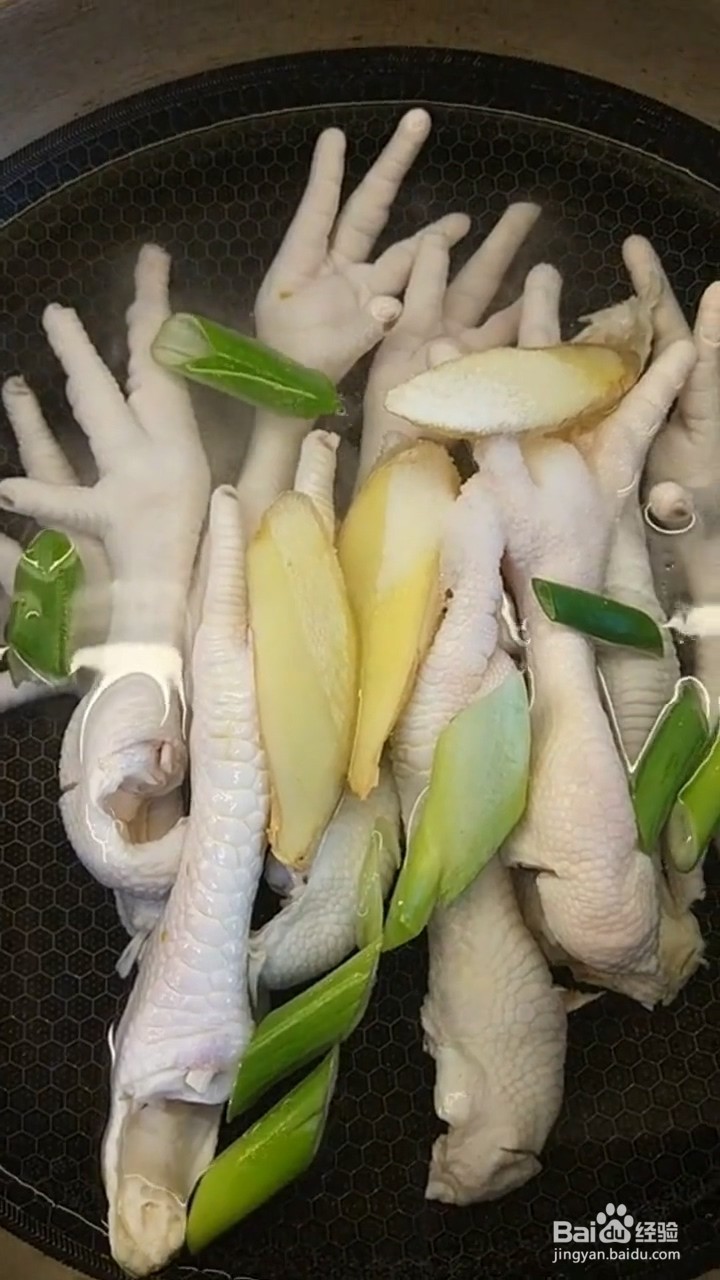 怎样在家正确自制辣白菜酱拌鸡爪