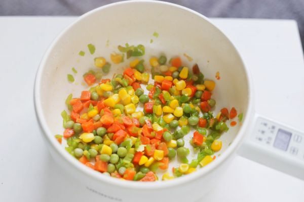 杂蔬酱油蛋炒饭