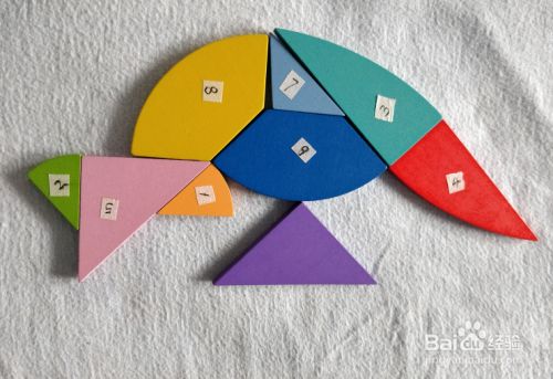 用蛋形九巧板怎么拼一只俯身啄东西的鸟?