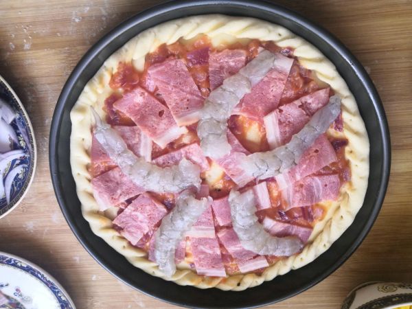 自制海鲜至尊披萨