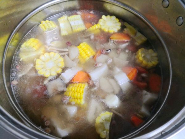 莲藕玉米花生山药汤