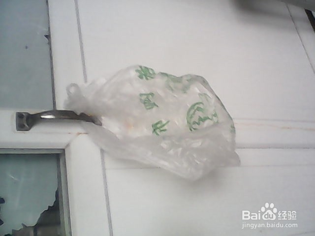 用扫把扫地如何不粘头发