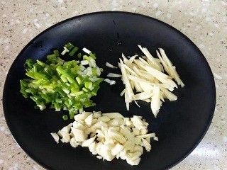 姜葱炒蟹怎么做？