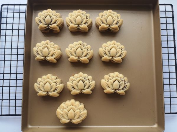 沙嗲牛肉莲花月饼